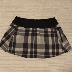 Lululemon skort size 6